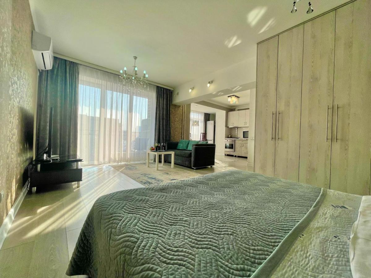 Apartment In The Heart Of The City Almaty Exterior photo