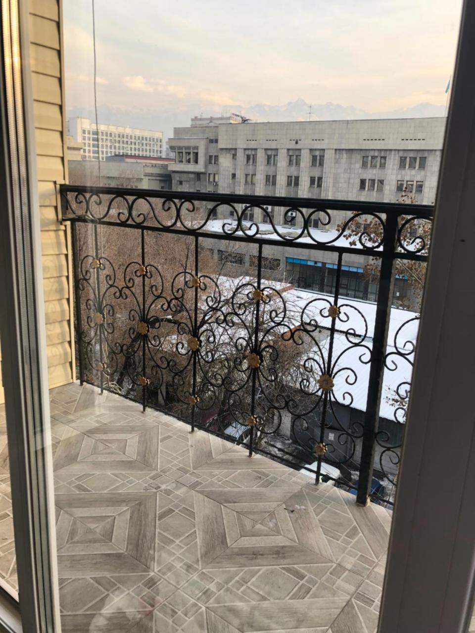 Apartment In The Heart Of The City Almaty Exterior photo